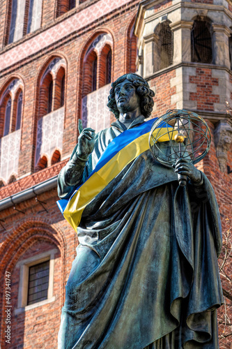  Monument to astronomer Nicolaus Copernicus in Torun