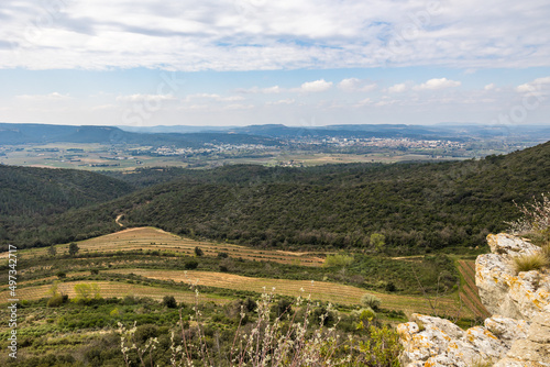 Vue sur Bagnols-sur-Cèze depuis la Château de Gicon (Occitanie, France) photo