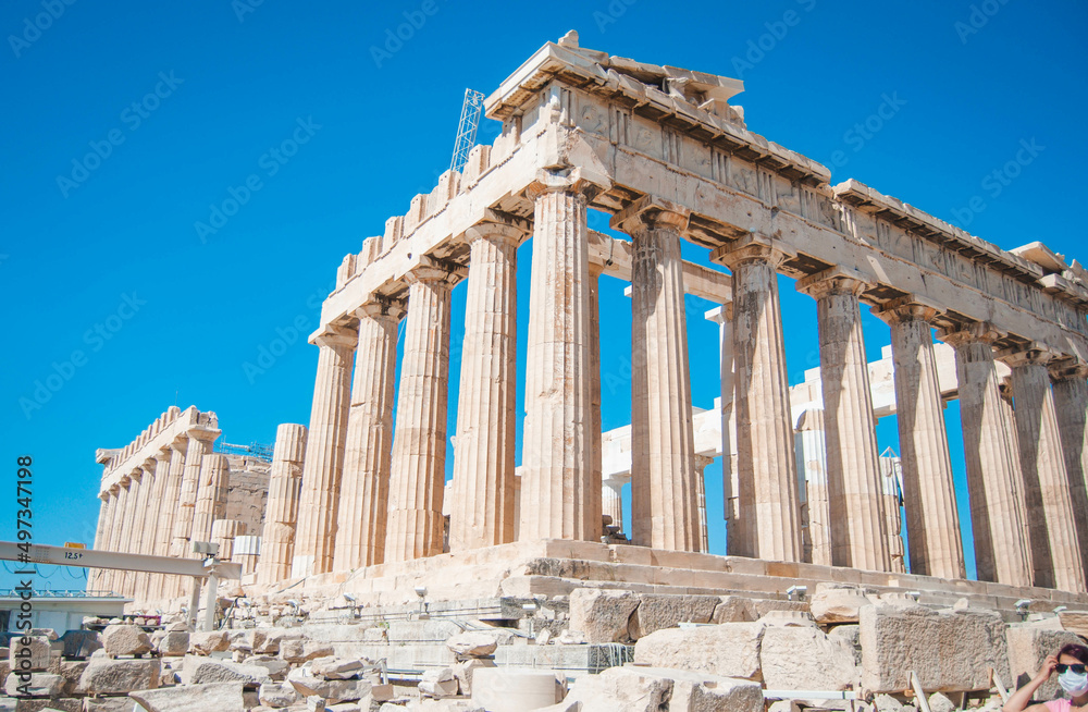 Obraz premium The ancient building of the Parthenon in the Acropolis under construction, Athens, Greece.