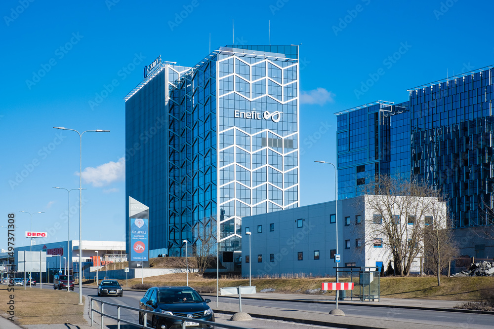 Foto de Tallinn, Estonia - 04.03.2022: Enefit and Elektrilevi building ...
