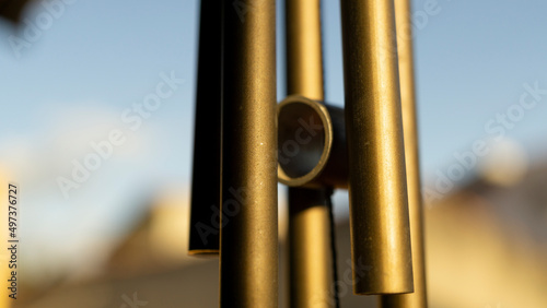 Fotografi golden hour wind chime