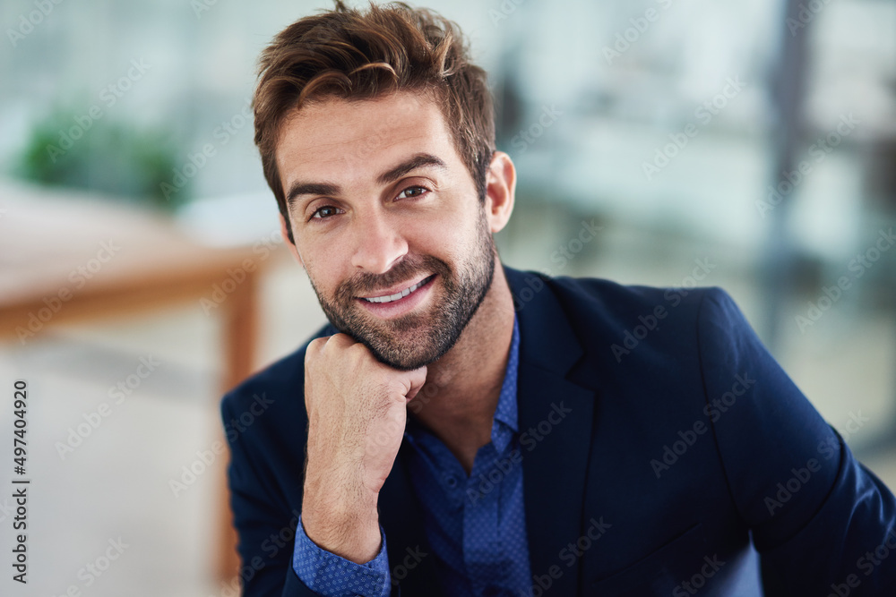 Naklejka premium Aiming for success. Portrait of a young businessman sitting in an office.
