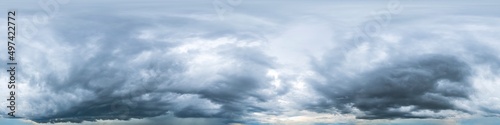  Nahtloses Himmels-Panorama mit aufziehendem Unwetter,360-Grad-Ansicht mit dramatischen Wolken zur Verwendung in 3D-Grafiken als Himmelskuppel oder zur Nachbearbeitung von Drohnenaufnahmen 