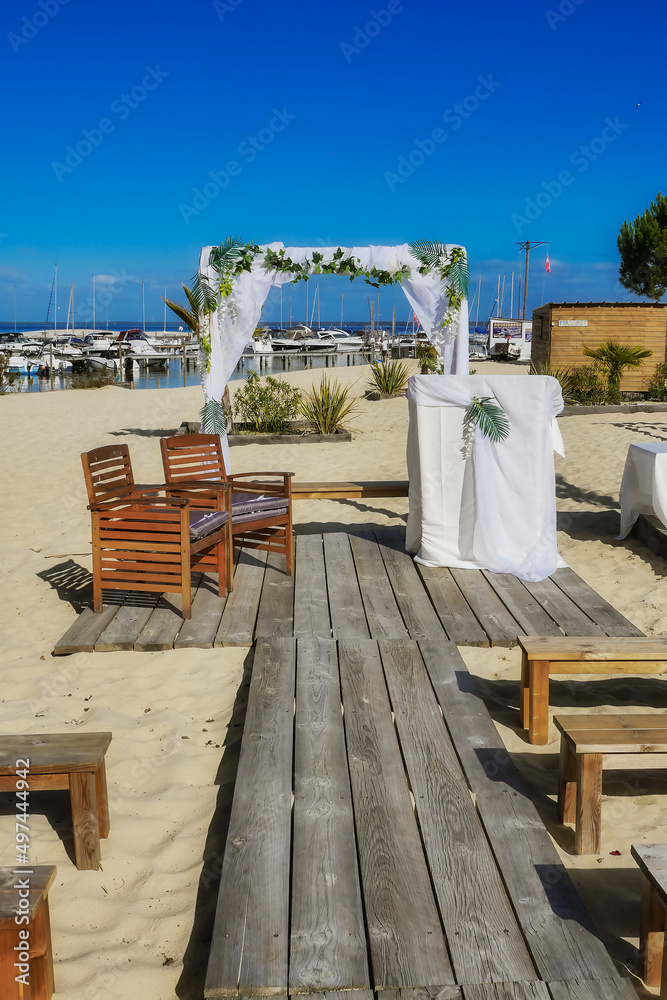 Secular ceremony by the beach, bohemian, chic, romantic/Cérémonie laïque en bord de plage, bohème, chic, romantique