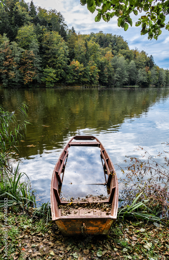 A flooded boat on Lake Trakošćan in the fall