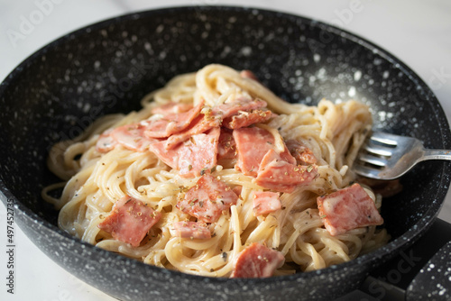 Spaghetti Carbonara with Ham and Oregano