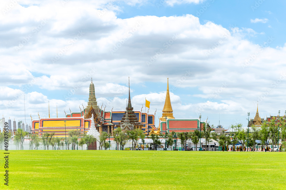 Naklejka premium Grand palace or well known among tourist as Temple of the Emerald Buddha or local known Wat phra keaw at on a cloudy blue sky day at Bangkok, Thailand.