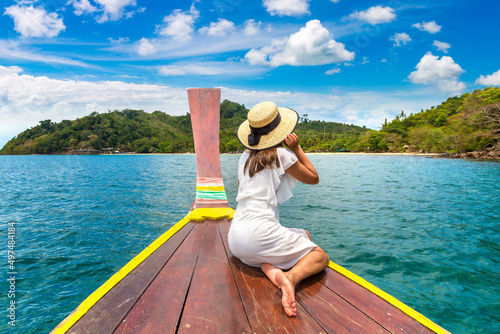 Obraz na plátně Traveler woman on boat