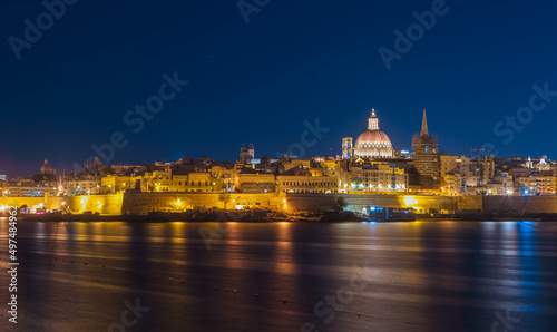 Skyline de la Valeta, Malta, al anochecer.