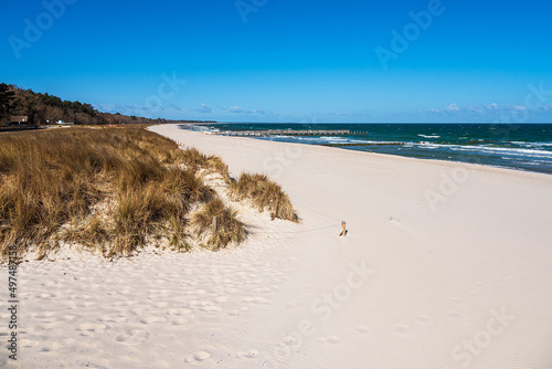 Fototapeta Naklejka Na Ścianę i Meble -  Strand an der Ostseeküste bei Zingst auf dem Fischland-Darß
