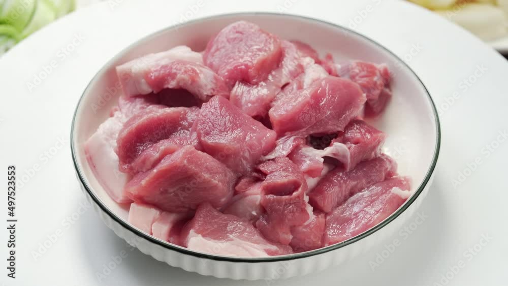 The local characteristic stew of Northeast China, the cooking process of potatoes and lentils The local characteristic stew of Northeast China, the cooking process of potatoes and lentils