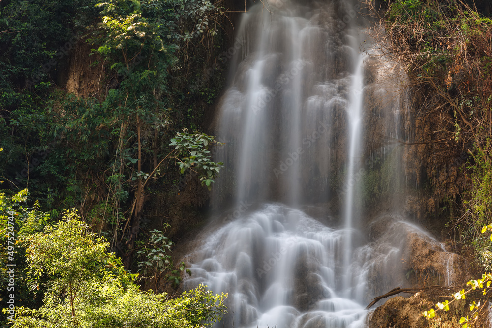 Obraz premium Thi lo su Waterfall,beautiful waterfall in deep in rain forest,Tak province, Thailand,