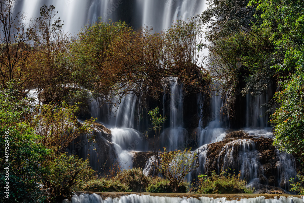 Fototapeta premium Thi lo su Waterfall,beautiful waterfall in deep in rain forest,Tak province, Thailand,