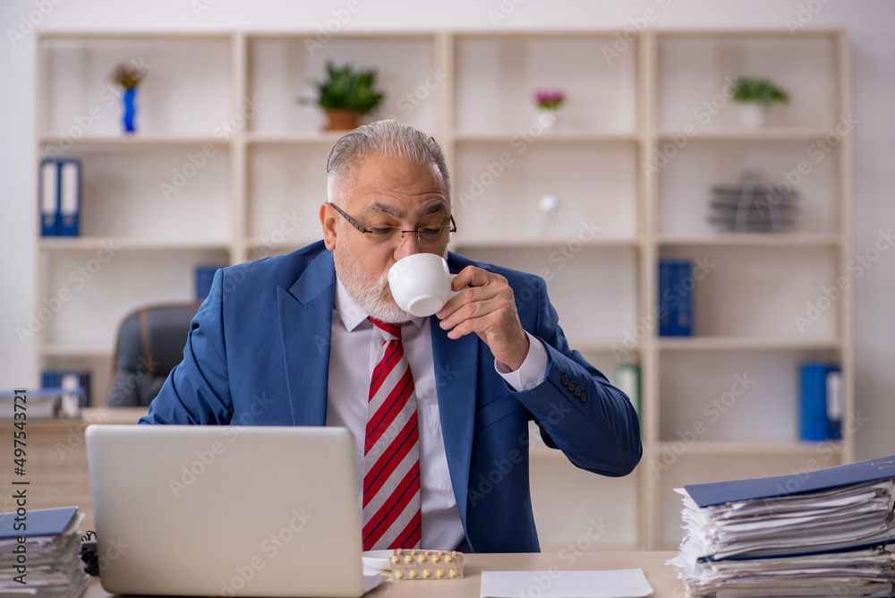 Old male employee feeling bad at workplace Old male employee feeling bad at workplace