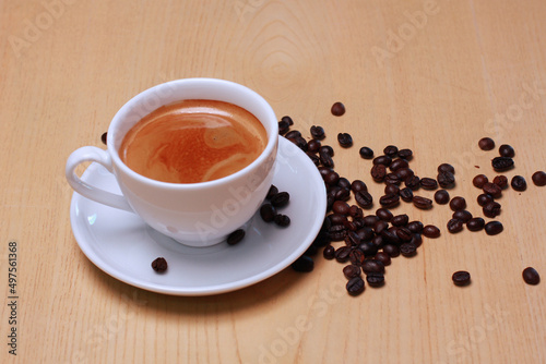 Hot americano coffee cup and beans isolated on wooden table