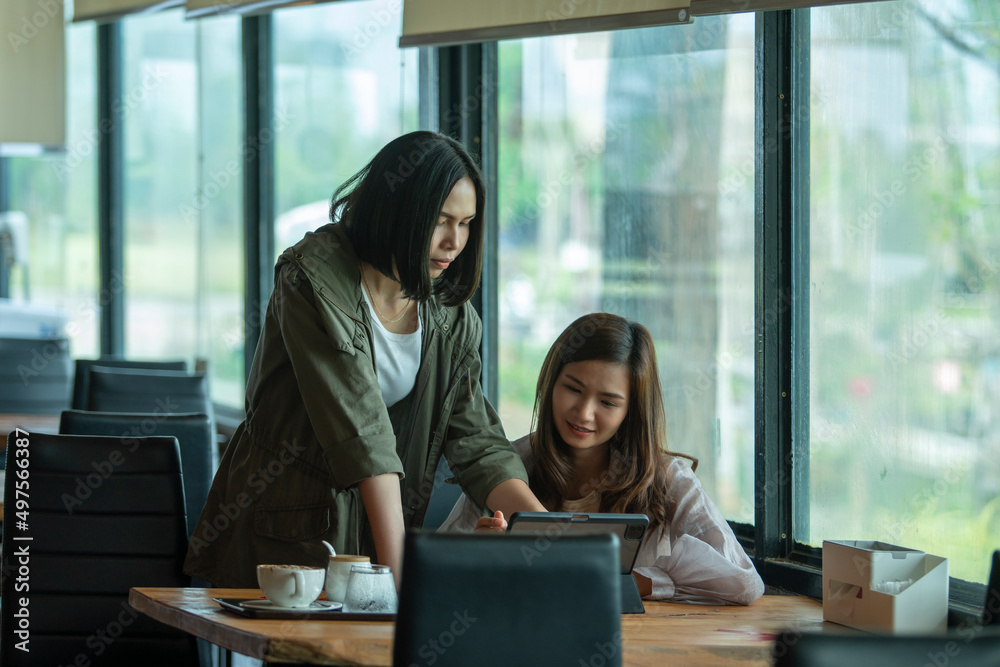 Feminine Investors Through Blockchain With Future Cryptocurrency Feminine Investors Through Blockchain With Future Cryptocurrency