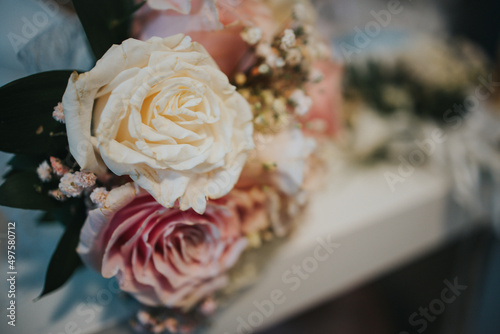 Billede på lærred Closeup shot of corsage roses with different colors