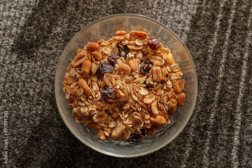 Mix de cereales saludables, maní, avena y pasas de uva