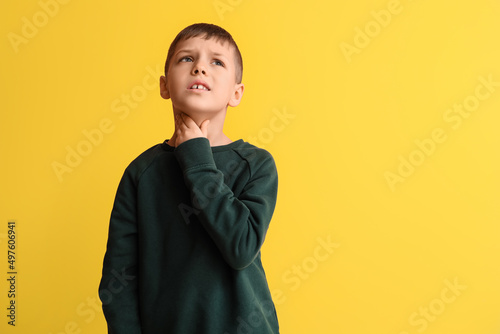 Ill little boy with sore th...