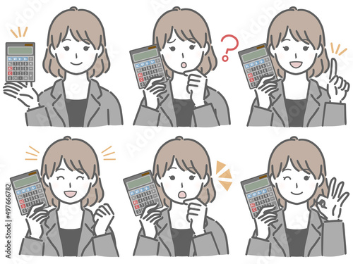 電卓を手に持つスーツの若い女性