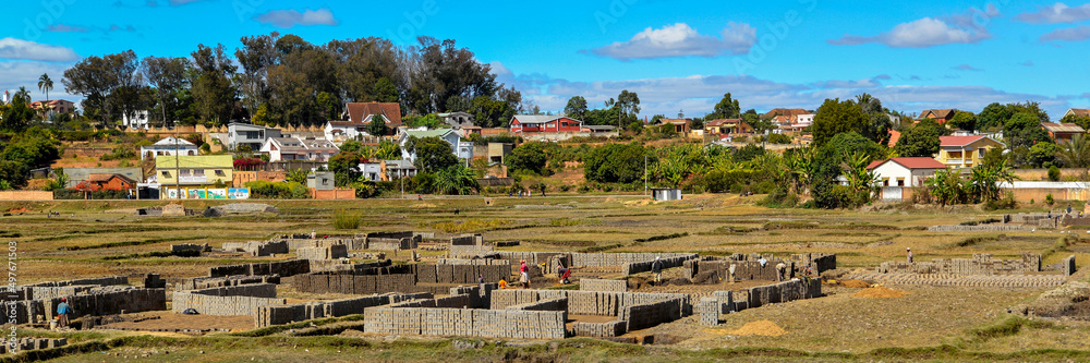 Briqueterie dans les environs d'Antananarivo à Madagascar
