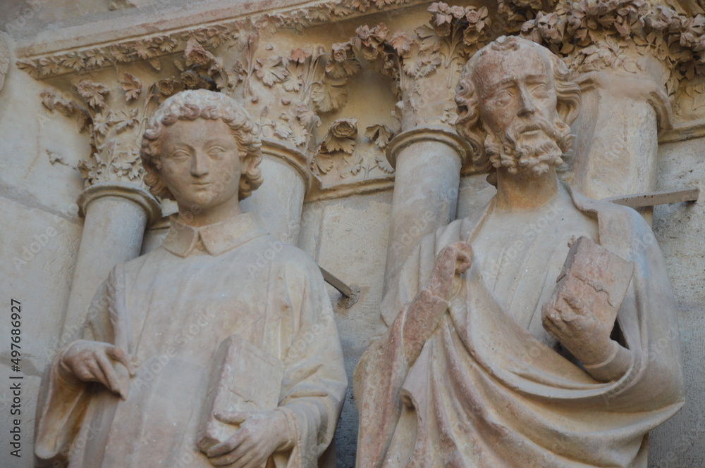 sculptures sur la cathédrale de Reims
