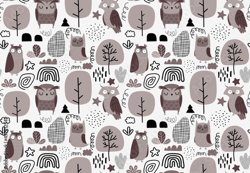 Seamless pattern with colorful owls