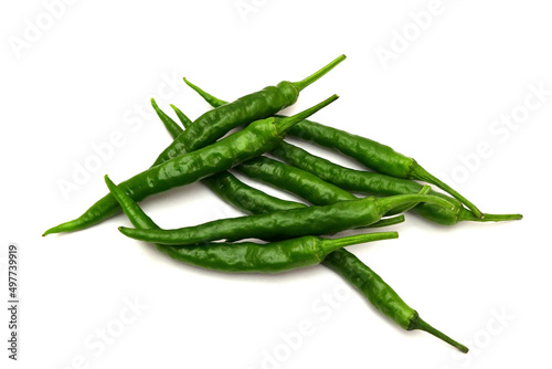 白背景の青唐辛子 コピースペースあり Green chili peppers (chile verde) on white background with copy space 