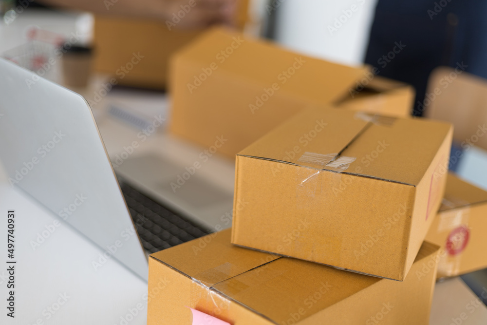 Small Startup Business Concept Selling Online Small Startup Business Concept Selling Online