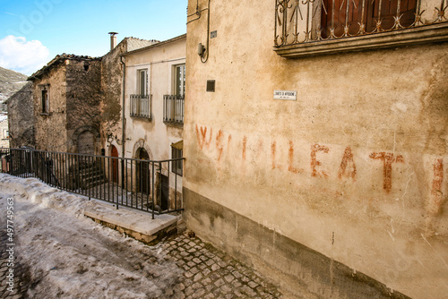 Scritta Facista storica di Santo Stefano di Sessanio in Abruzzo - Italia photo