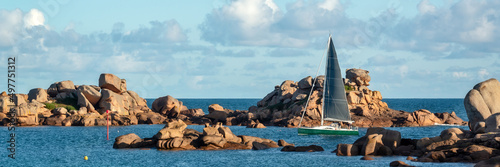 Canvas Sailing boat and the rocks of Ploumanach in Perros-Guirec, Côtes d'Armor, Britta