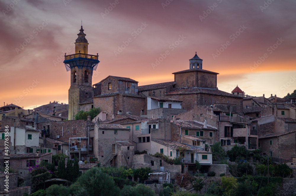 Naklejka premium Sunset in Valldemosa village in Mallorca (Spain)