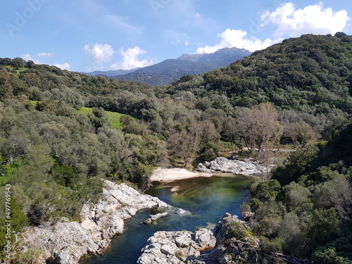 Fluss in den Bergen auf Korsika