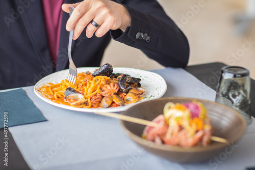 spaghetti, lunch, meal, noodle, seafood, food, restaurant, italian, mussel, pasta, sauce, shrimp, fresh, spagetti, kitchen, white, basil, healthy, delicious, homemade, plate, garlic, parsley, tomato, 
