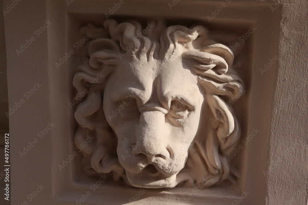 Löwenkopf aus Stein