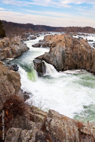 Whitewater rapids and waterfalls on the Potomac River at Great Falls Park, Virginia, USA © Mary Swift