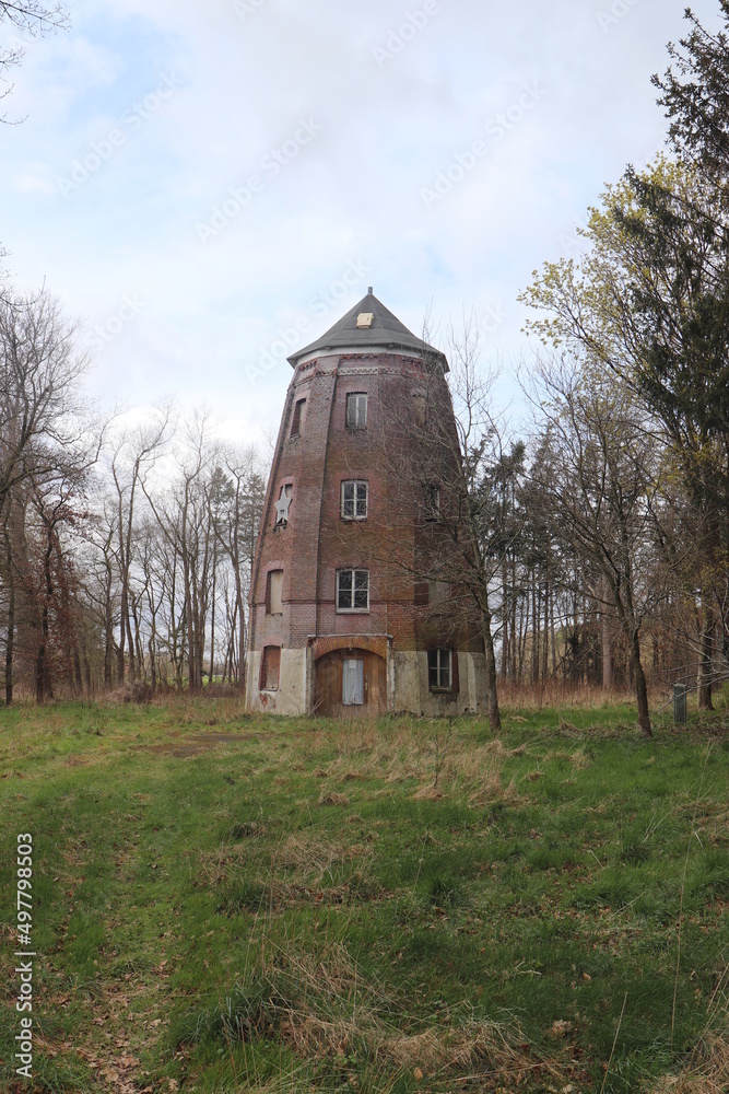 Alte Windmühle in Dersum im Emsland.