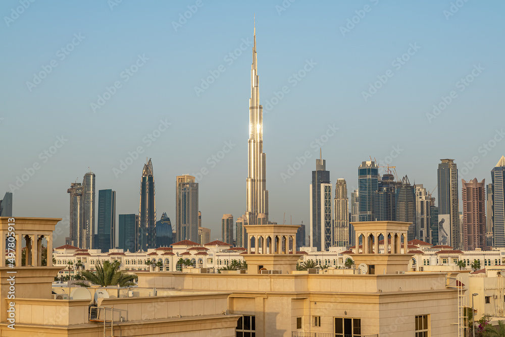 Fototapeta premium Burj Khalifa cityscape on sundown