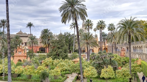 jardin et pavillon à Séville en Andalousie détails de l'architecture arabo-andalouse