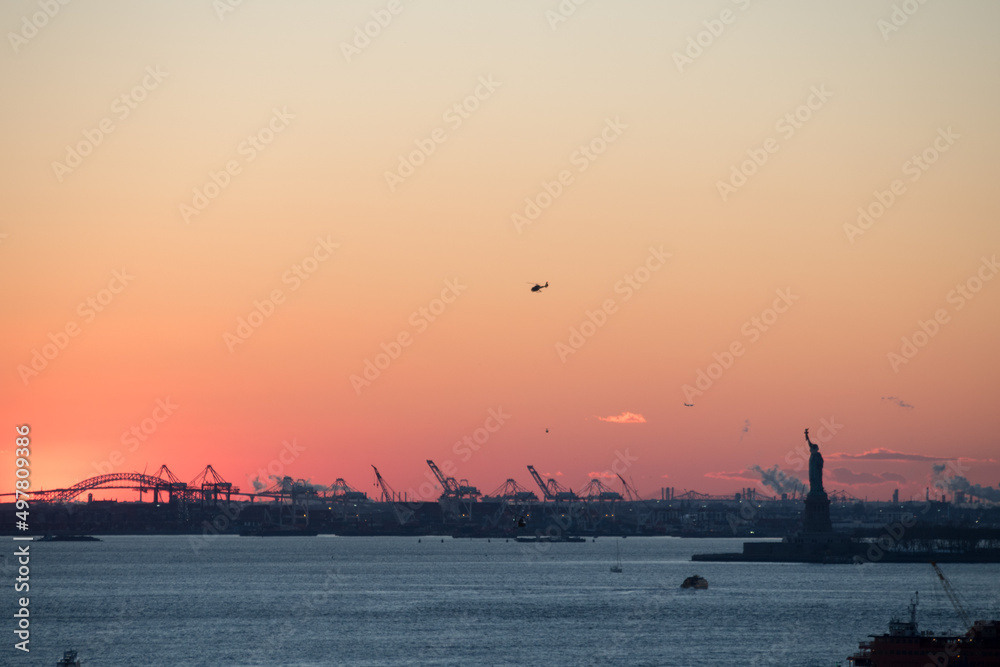 Fototapeta premium Crossing the Brooklyn Bridge