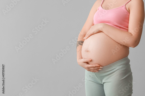 Pregnant young woman on gre...