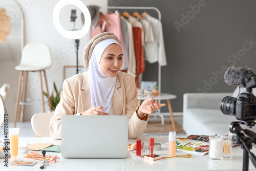 Muslim beauty blogger recor...