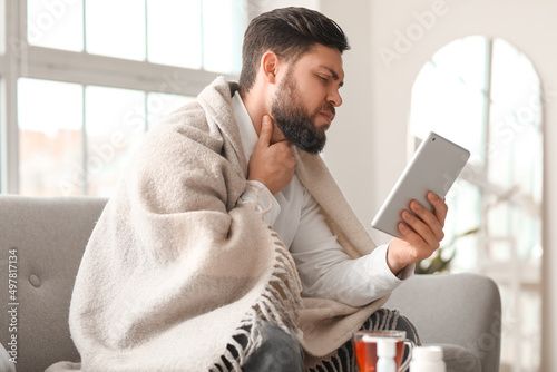 Ill man with sore throat vi...