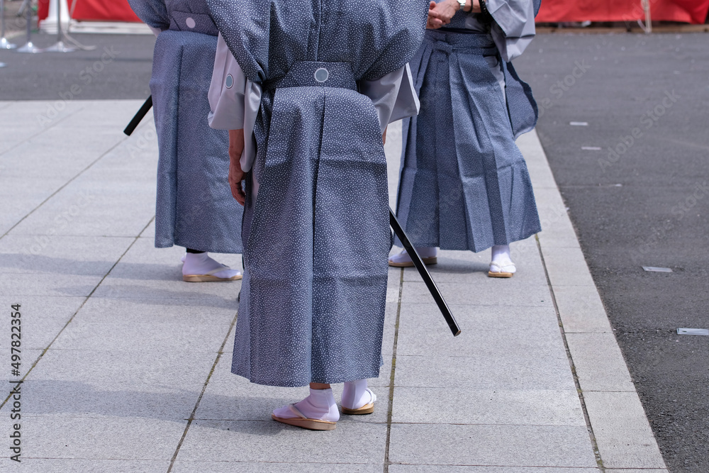 紋付袴、帯刀の寺侍 Photos | Adobe Stock