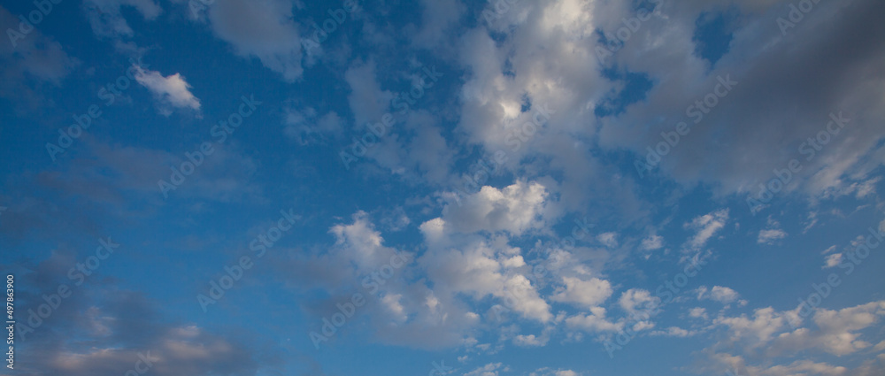 Summer blue sky background wiht white clouds