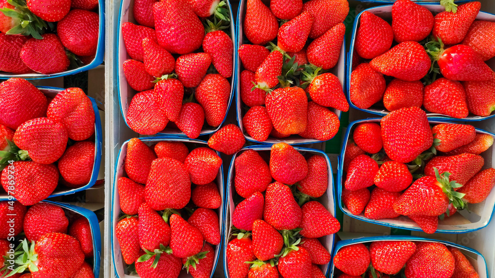 Αυτοκόλλητο close up of a strawberry punnet stall