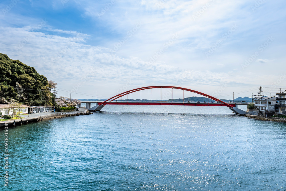 Obraz premium 静岡県浜松市北区三ヶ日の奥浜名湖の新瀬戸橋と瀬戸橋