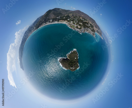 Fototapeta Naklejka Na Ścianę i Meble -  fotografia aerea dell isola di Bergeggi