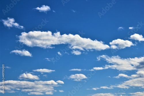 ciel bleu avec nuages