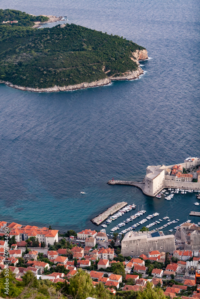 isolotto di fronte a Dubrovnik città di mare in Croazia